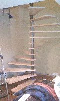 Spiral staircase assembly